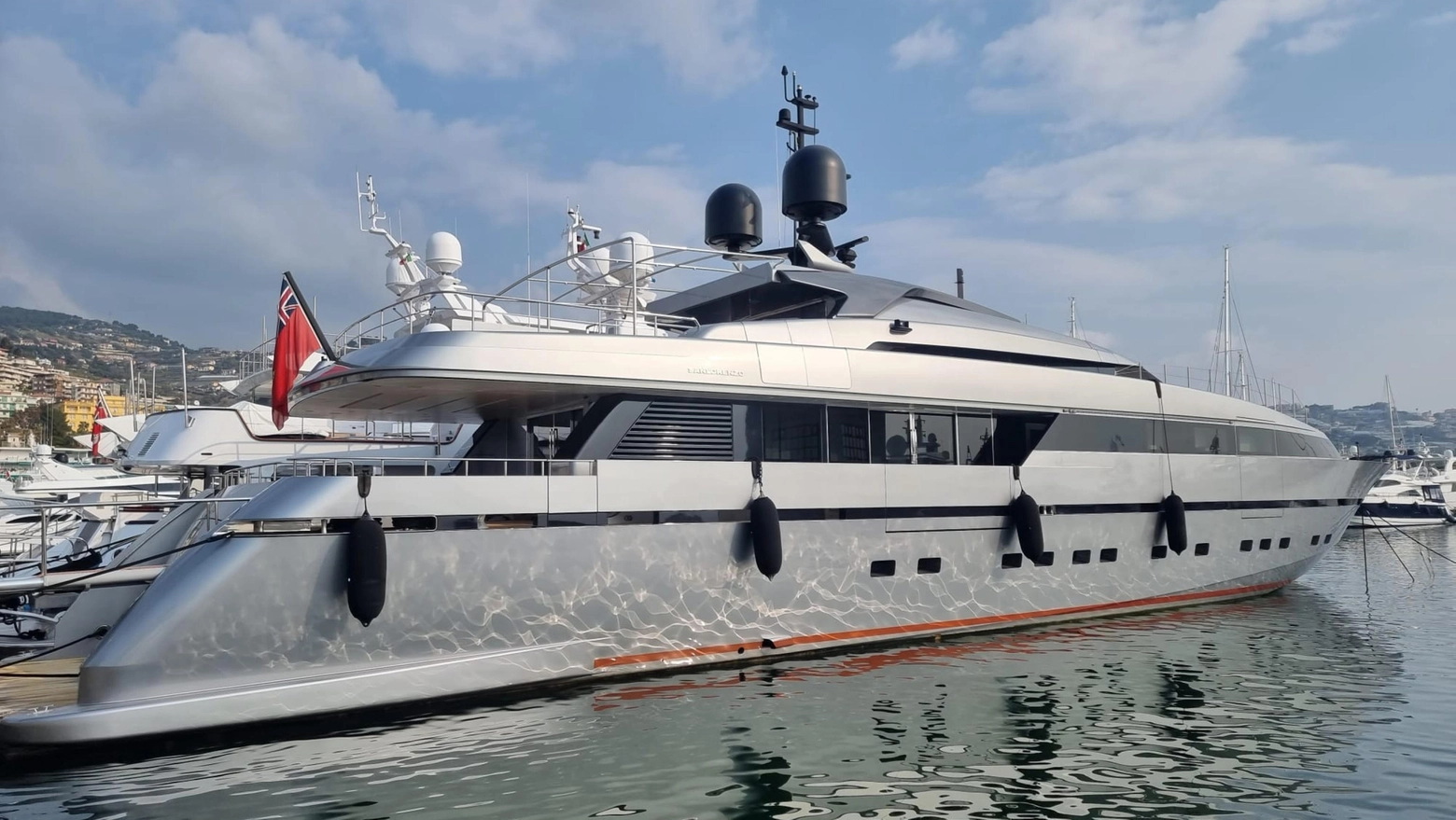 Maxi yacht con valore stimato in 50 milioni di dollari, di proprietà  del magnate russo dell'energia e delle infrastrutture Gennady Timchenko 'congelato' dalla Finanza nel porto di Sanremo (Ansa)