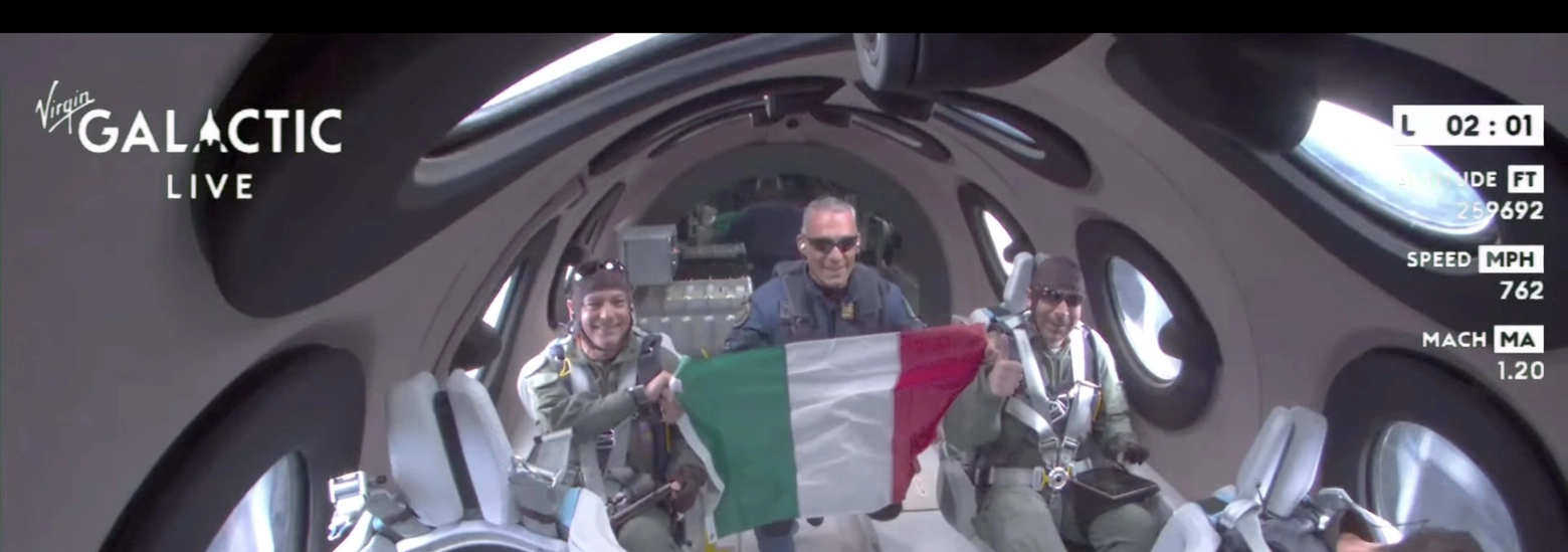 La bandiera dell'Italia su Virgin Galactic