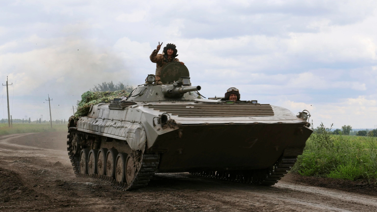 Un carro armato delle forze ucraine (Ansa)