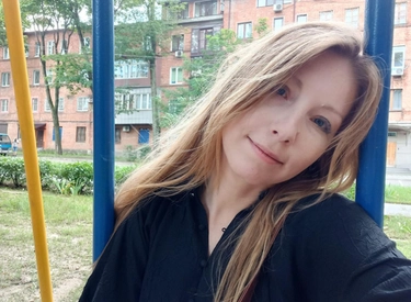 Ucraina, morta la giovane scrittrice Victoria Amelina: è la 13esima vittima del bombardamento russo a Kramatorsk