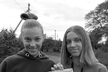Yuliya e Anna Aksenchenko, gemmelle di 14 anni, uccise dall'attacco russo a Kramatorsk